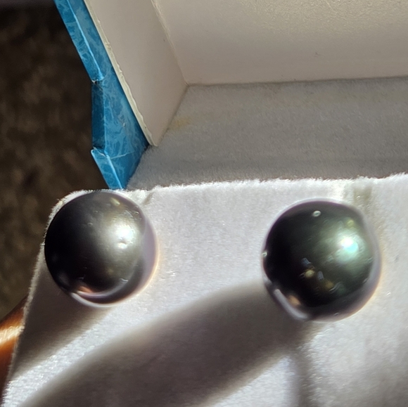 Tahitian Black Pearl Earrings 13mm in 14k Yellow Gold - Picture 7 of 10